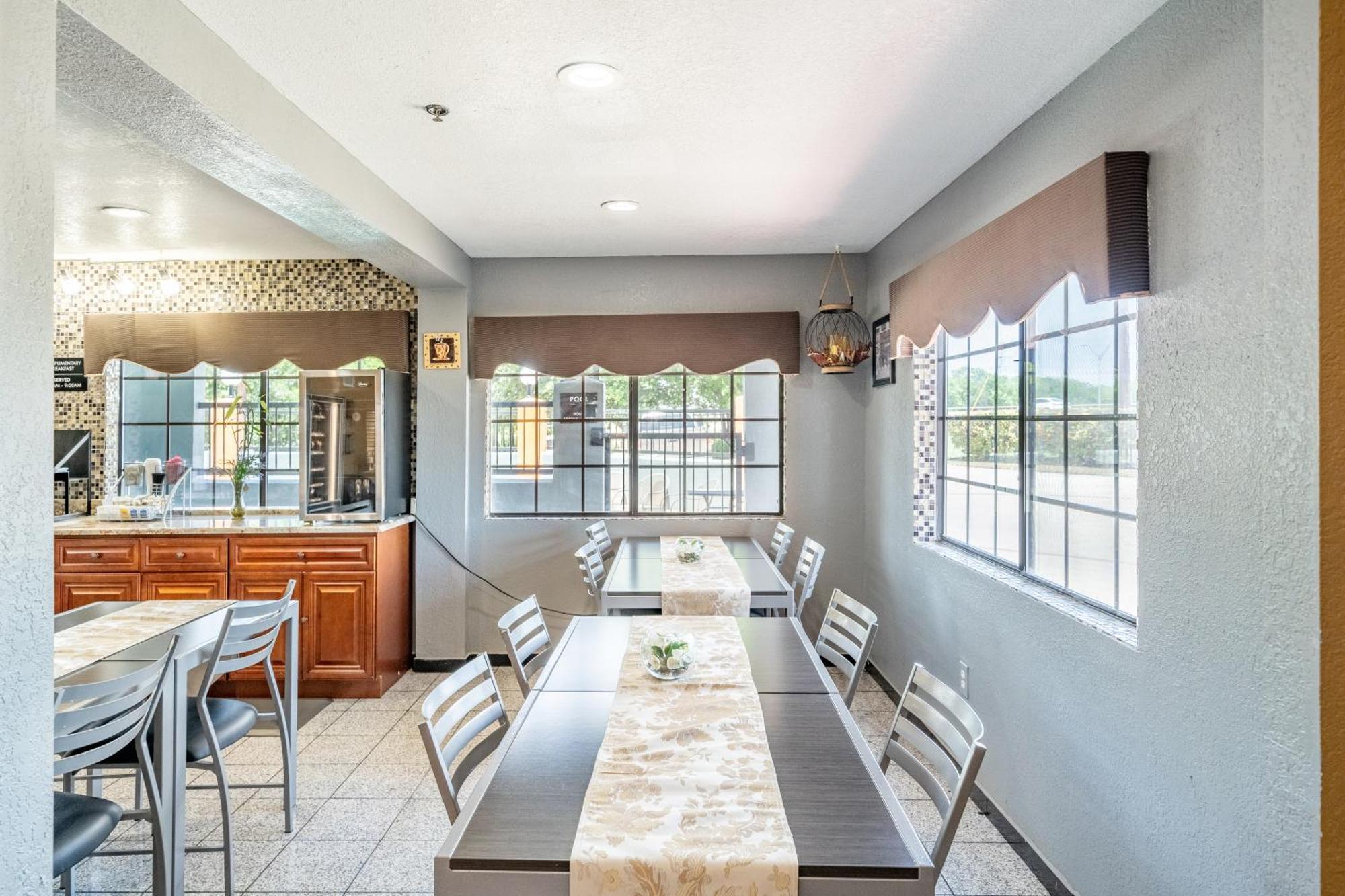 Super 8 By Wyndham San Antonio/Riverwalk Area Extérieur photo