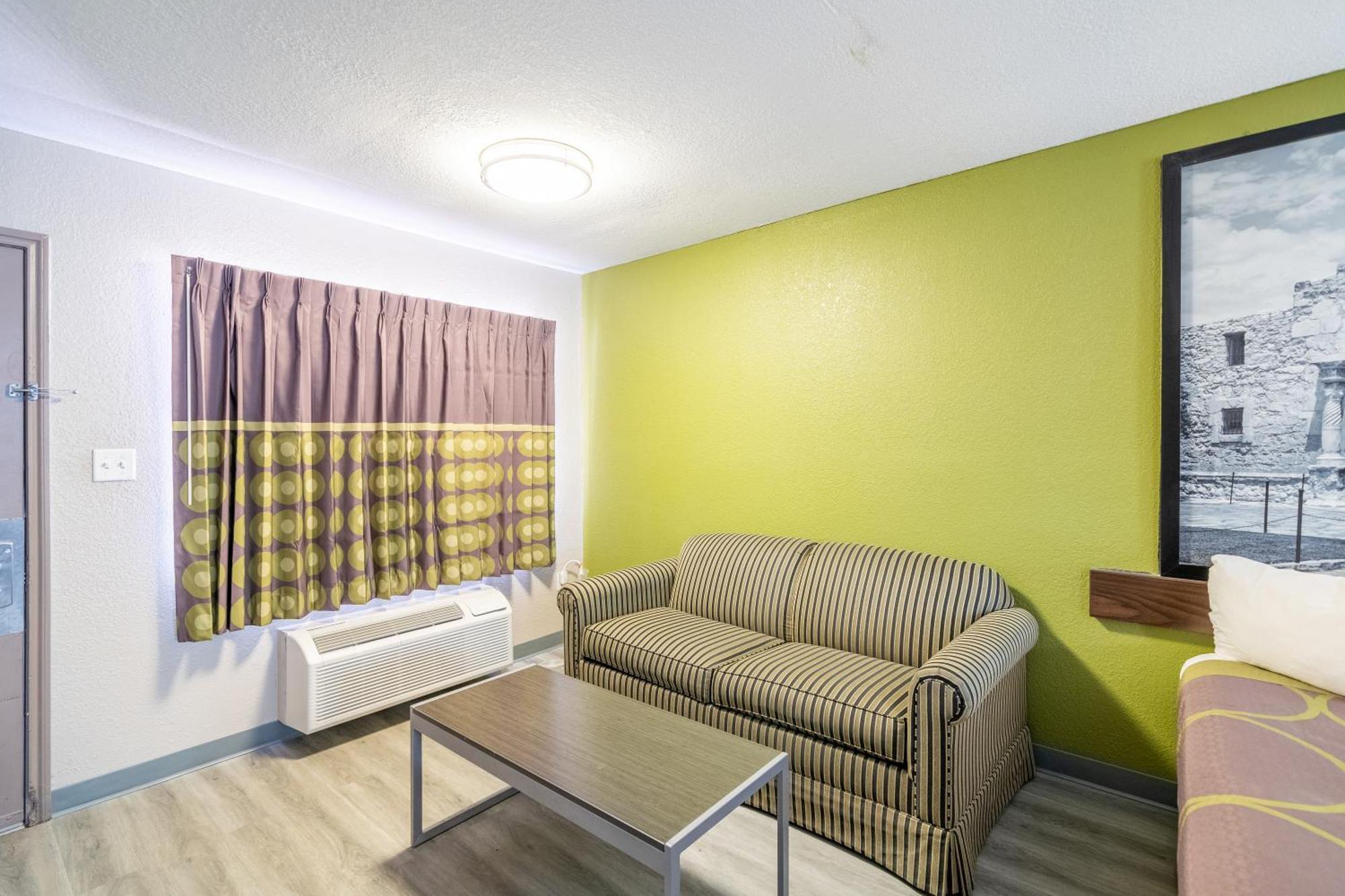 Super 8 By Wyndham San Antonio/Riverwalk Area Extérieur photo