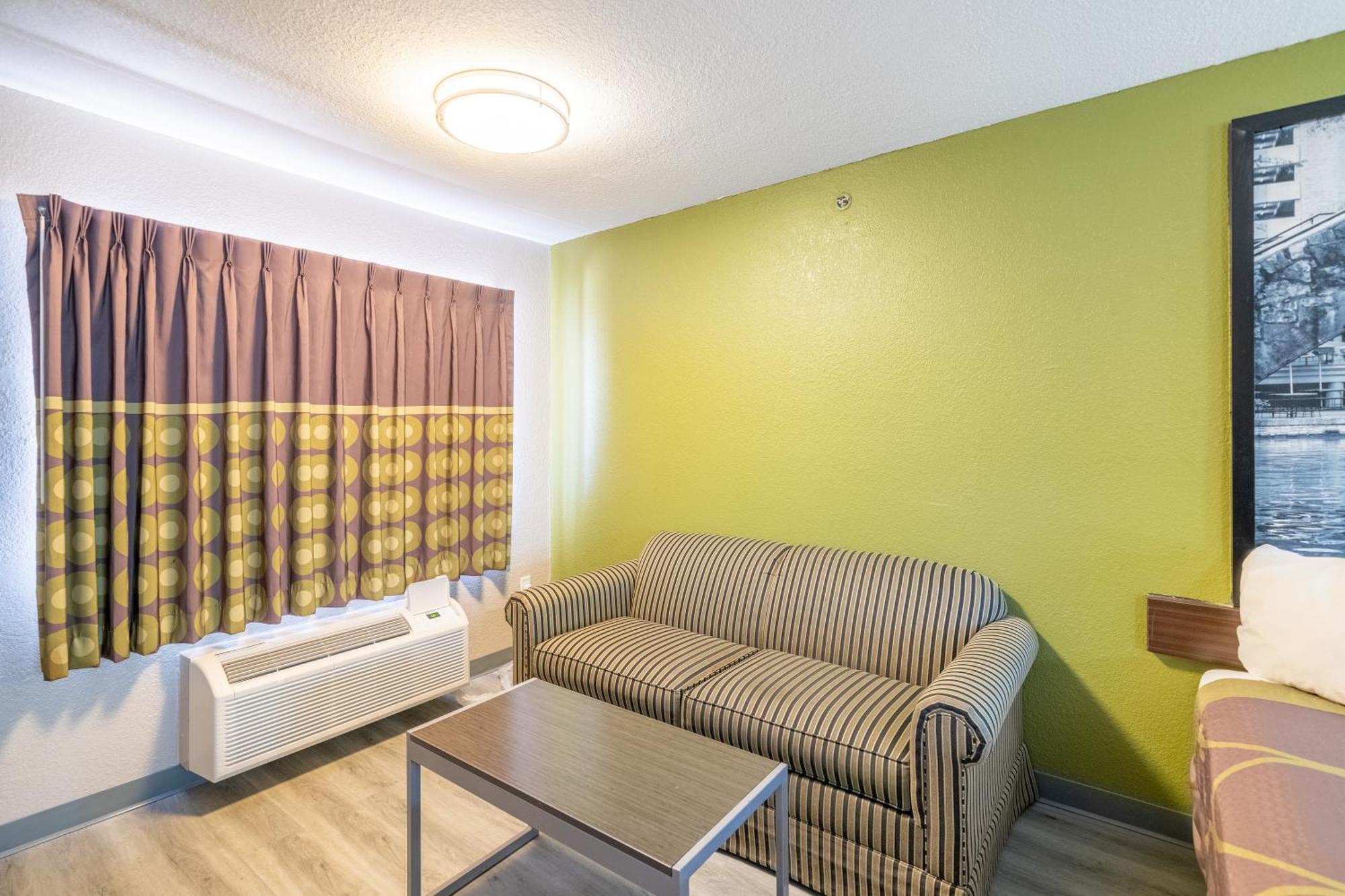 Super 8 By Wyndham San Antonio/Riverwalk Area Extérieur photo